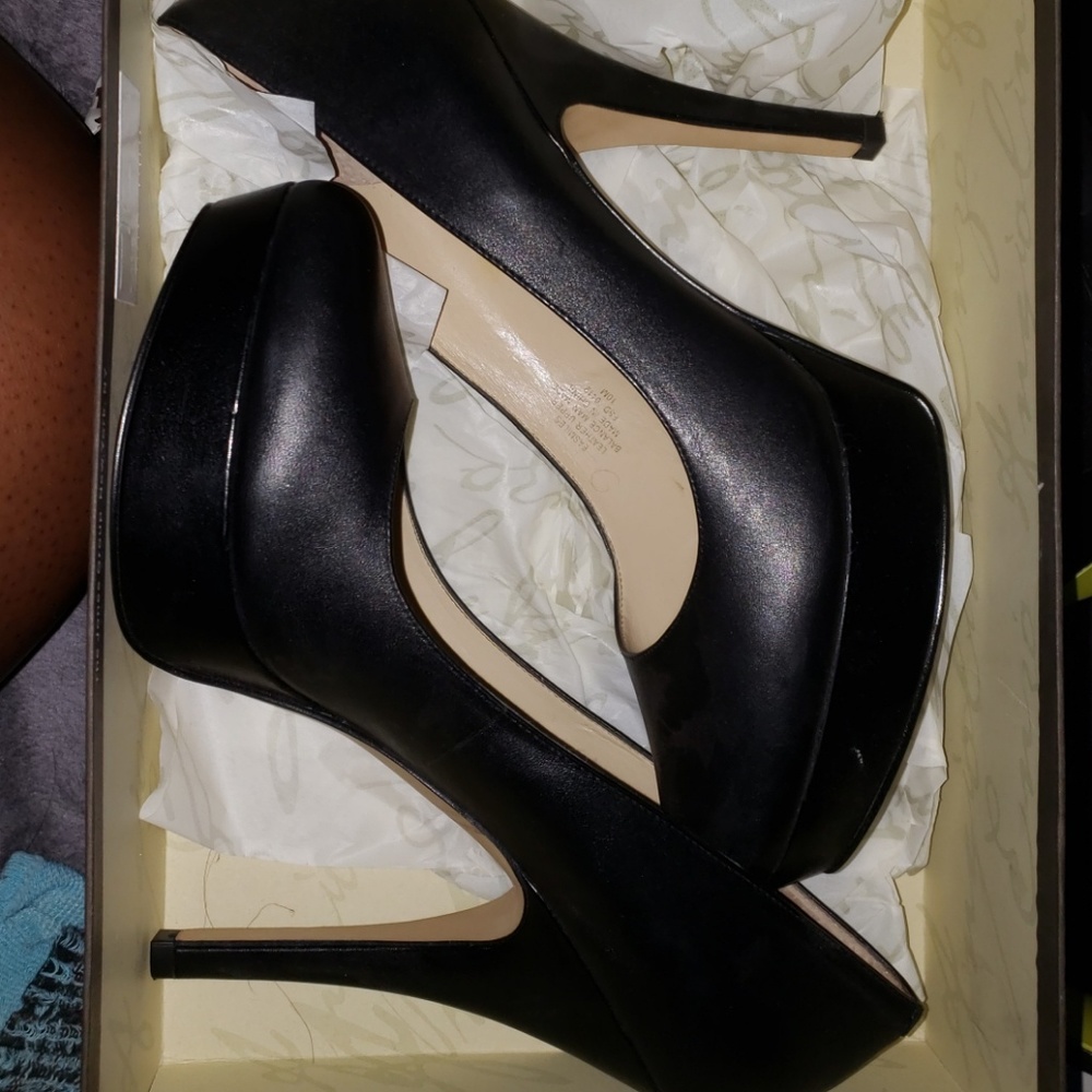 Black Platform Pumps